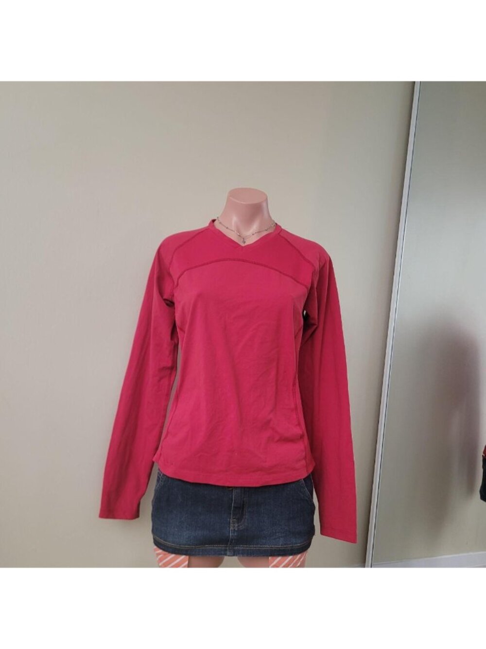 Tuff Performance Hot Pink Plunging V-Neck Athleisure Long Sleeve (L)